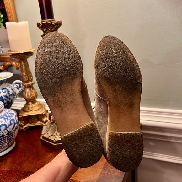 EUC Women's Clark's Originals Phenia Desert Khaki Tan Suede Bootie Boot Size 7.5 - Picture 5 of 5